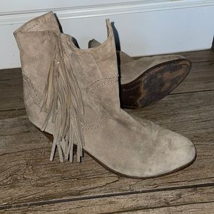 Fringe booties tan Louie 7 1/2 M
